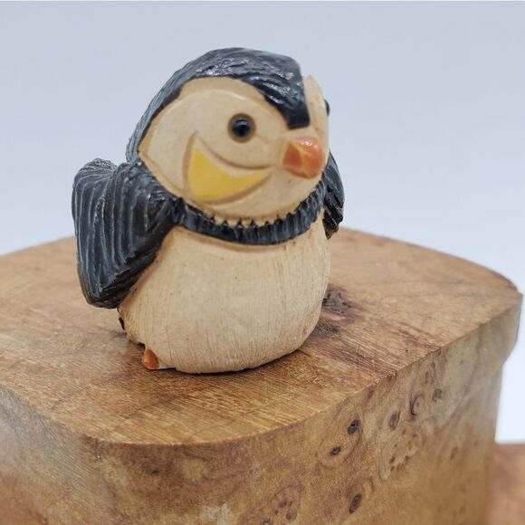 Artisania Rinconada artist carved Glazed Penguin - Picture 4 of 7